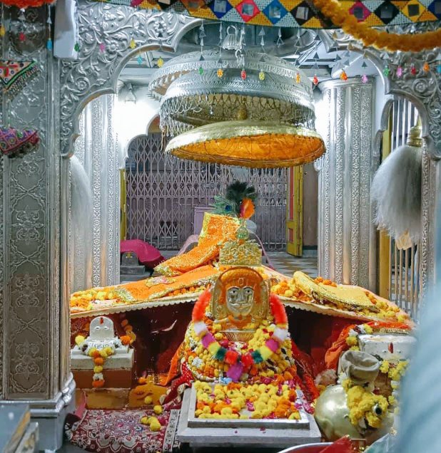 JRaghunathi's tweet photo. 🌺
साम्प्रदायिक सद्भाव और राजस्थान के
लोकदेवता एवं आस्था के प्रतीक,
पंचशील ध्वज (नेजा🏳️‍🌈) धारी,
सामाजिक समरसता के प्रतिपालक,

'रामसा पीर’, ’रुणीचा रा धणी’

*सायर सुत मगणी दे लाल*

बाबा रामदेवजी के *बीजोत्सव* की
हार्दिक शुभकामनाएं एवम् पगल्या 👣 वंदन 🙏✨

#बाबा_री_बीज
#जय_बाबा_री https://t.co/NYqZixLNMo