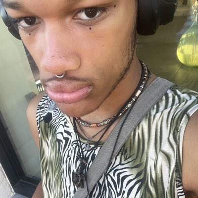 malvin_tv1's tweet photo. #NewProfilePic #beingpretty 🦎 https://t.co/uurYx6h2H1
