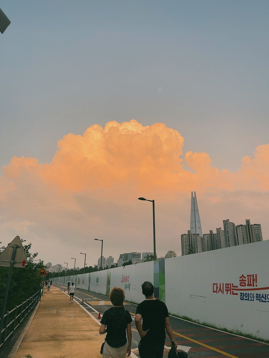 HoneyJoonie94JP's tweet photo. 一足遅れて楽しんでいます🇰🇷
鍵🔐が付きましたね。
【912】です🗝️
来る度に、4年前ここで植樹した事を思い出します🌳

ポストにギフトを追加して入れています🎁

If you visit RM forest in autumn
please take a small gift😘

@RMforest0912 https://t.co/AfEaBIENc8