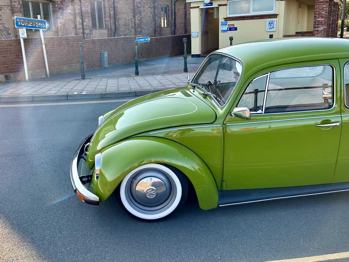 Green VW 💚🛞

#WeeklyPhotoChallenge #PhotoChallenge #ColourChallenge #photography #colour #green #vwbeetle #volkswagen
