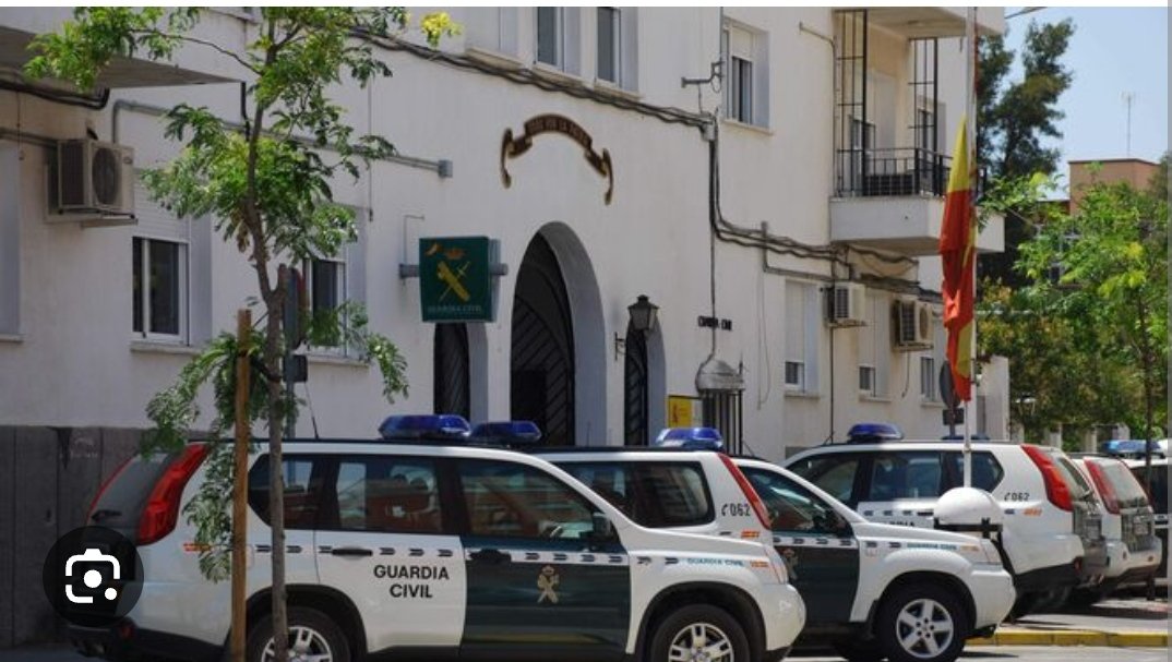 AUGC_Cadiz's tweet photo. Noche larga en Chiclana donde varios Guardias Civiles han resultado heridos tras ser atacados por un hombre que logró ser detenido oponiendo una fuerte resistencia.
Con un simple #Tasser estaríamos hablando de una detención más. https://t.co/mWUOpl6D6R
