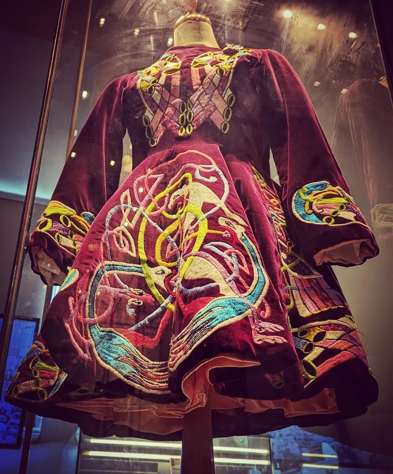 AbingdonMuseum's tweet photo. Still lots to do&amp;see in #Abingdon for the #HeritageopenDays. Displayed in our Attic Gallery for the #creativityunwrapped's theme is this gorgeous dress recently donated by from Lisa Perry from Abingdon. She wore it in the 1990s for solo performance in Irish dancing competitions.. https://t.co/BXqJp8j7OR