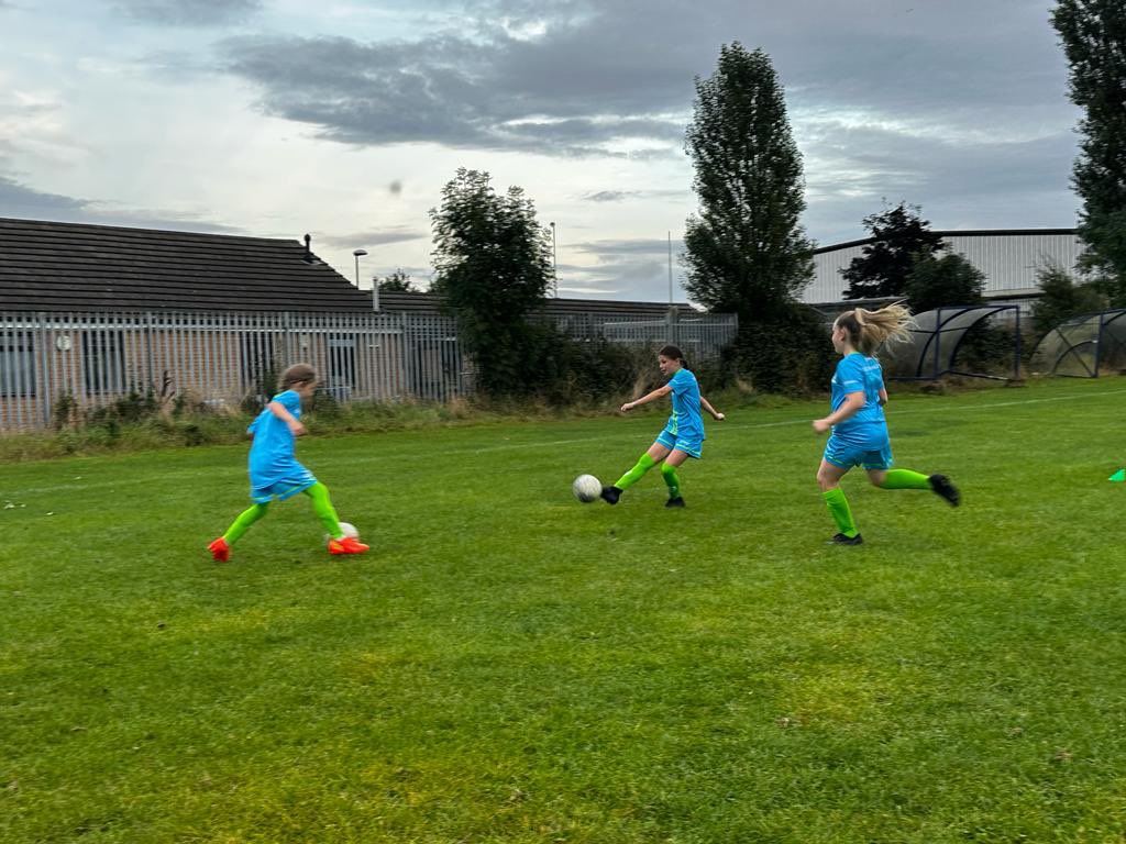 780Coaching's tweet photo. 🔵⚽️🟢 GIRLS DEVELOPMENT CENTRE - UPDATE 🔵⚽️🟢

It was great to see the excitement from the players when they were given the GDC training kit on Thursday!

⚽️ #the780evolution #weare780 #processplusperformance #football #780family #GDC ⚽️ https://t.co/Rrf0T1R1i6