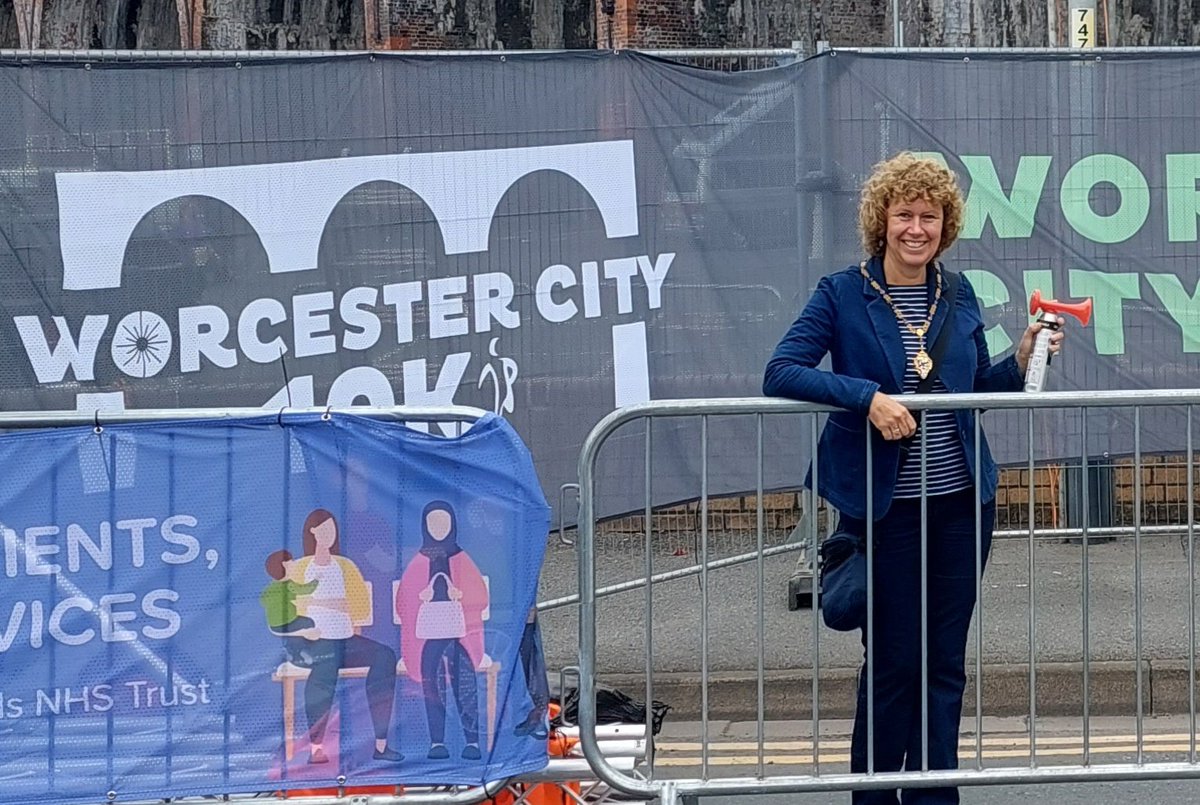 Fantastic to be at the start and finish of this year's #WorcesterCityRun, all amazing athletes. Thank you to all the volunteers and charities taking part.