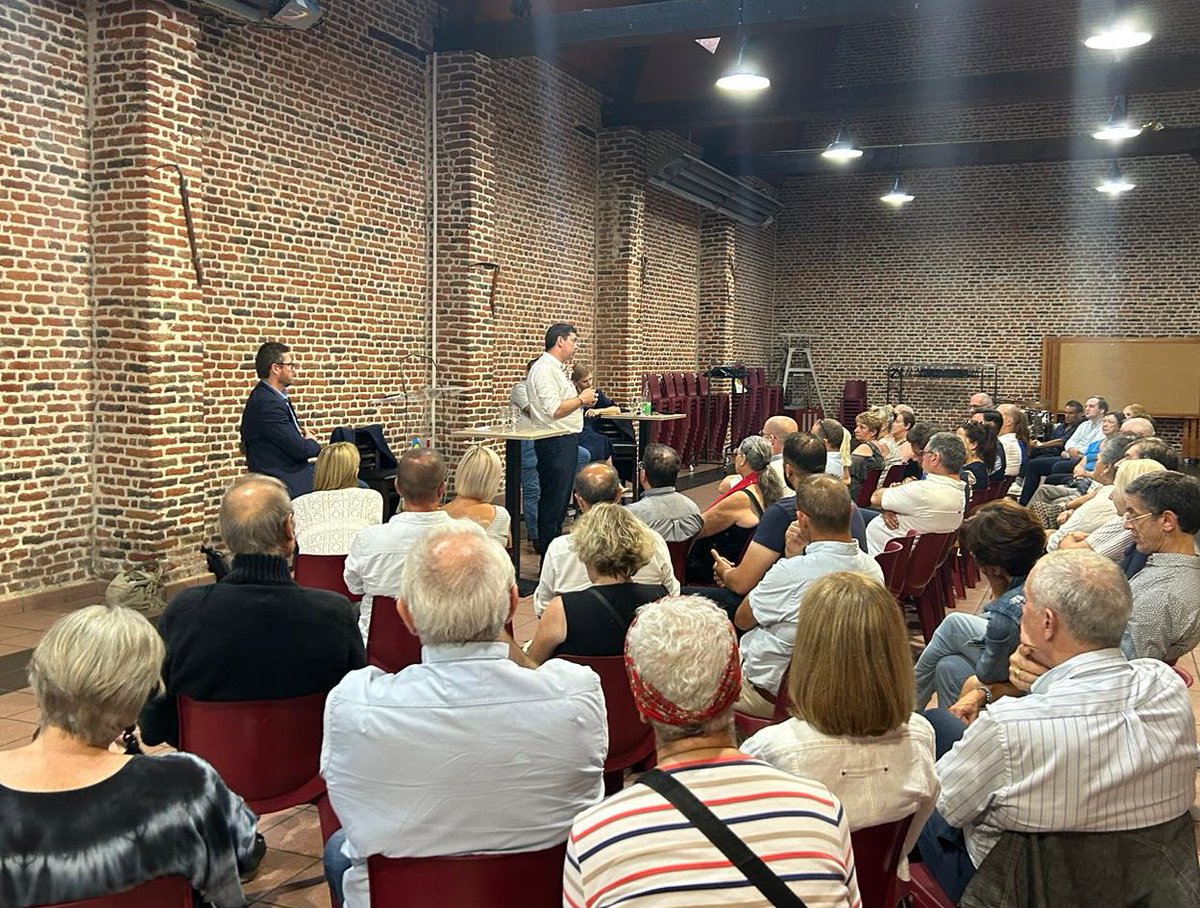 valerieletard's tweet photo. #Sénatoriales 
Réunion publique à Wallers de la liste « Engagés pour nos territoires » emmenée par @CambierGuislain et @AnneVoituriez. Fière de passer le témoin à cette équipe qui crée une belle dynamique terrain et qui incarne le renouvellement attendu par les grands électeurs. https://t.co/qK4WxTdmbR