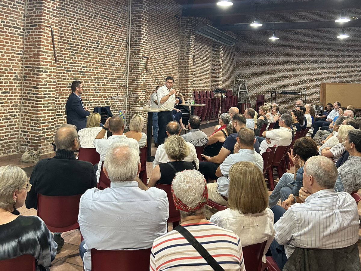 valerieletard's tweet photo. #Sénatoriales 
Réunion publique à Wallers de la liste « Engagés pour nos territoires » emmenée par @CambierGuislain et @AnneVoituriez. Fière de passer le témoin à cette équipe qui crée une belle dynamique terrain et qui incarne le renouvellement attendu par les grands électeurs. https://t.co/qK4WxTdmbR