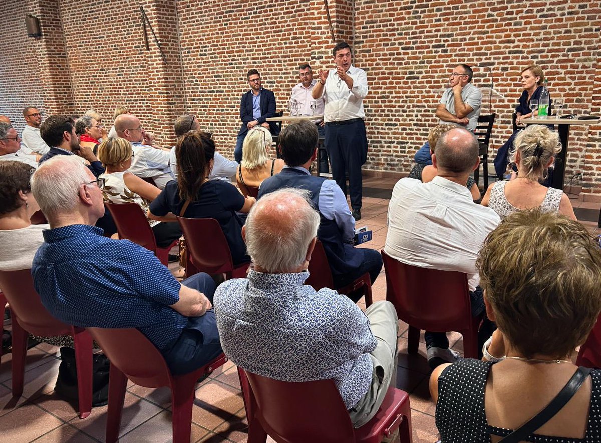 valerieletard's tweet photo. #Sénatoriales 
Réunion publique à Wallers de la liste « Engagés pour nos territoires » emmenée par @CambierGuislain et @AnneVoituriez. Fière de passer le témoin à cette équipe qui crée une belle dynamique terrain et qui incarne le renouvellement attendu par les grands électeurs. https://t.co/qK4WxTdmbR