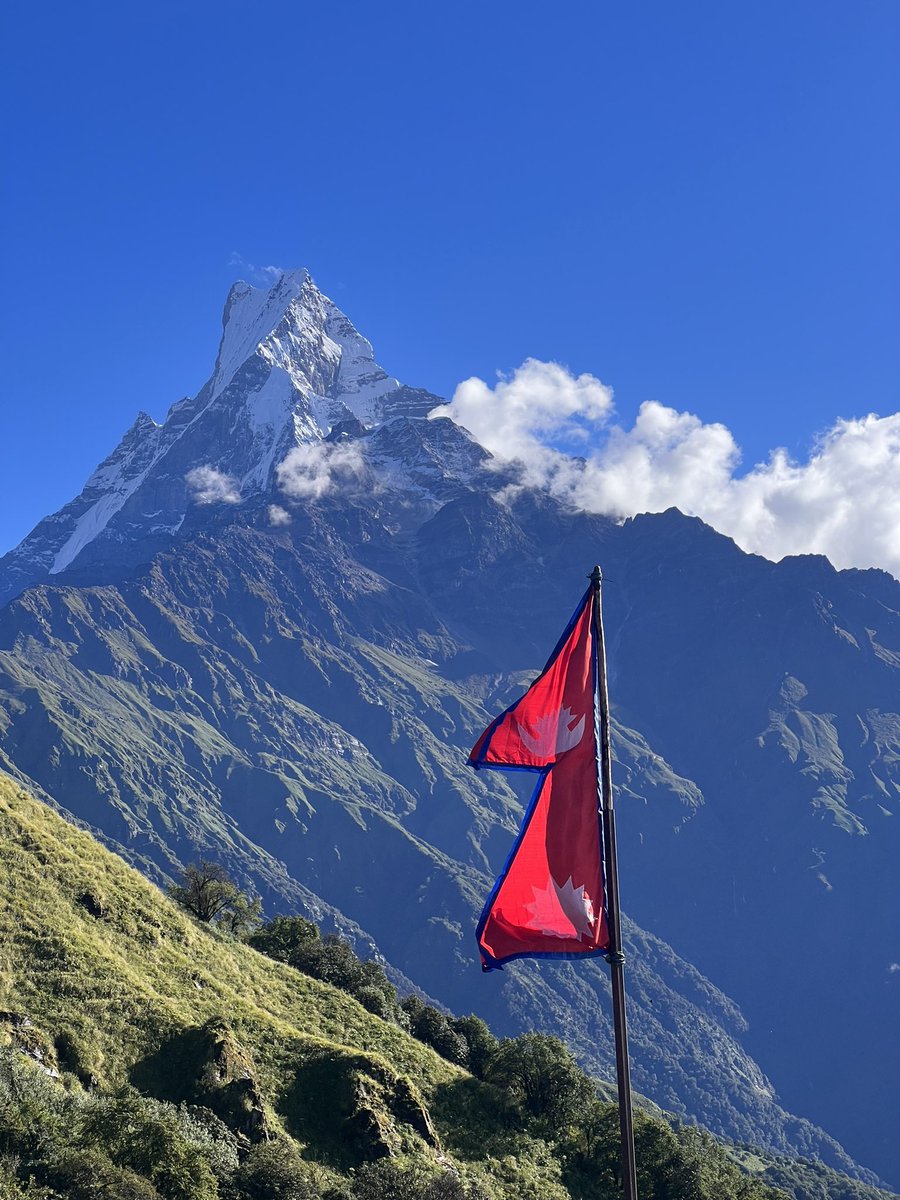 sub_praks's tweet photo. The world 🌎 reveals itself to those who travel on foot. The route 🏞️was tough - I know, but where your heart loves, there your legs walk. And this time, I finally walked miles just to witness a glimpse of the heavenly beautiful Mardi Himal. https://t.co/EnTxfOeBgN
