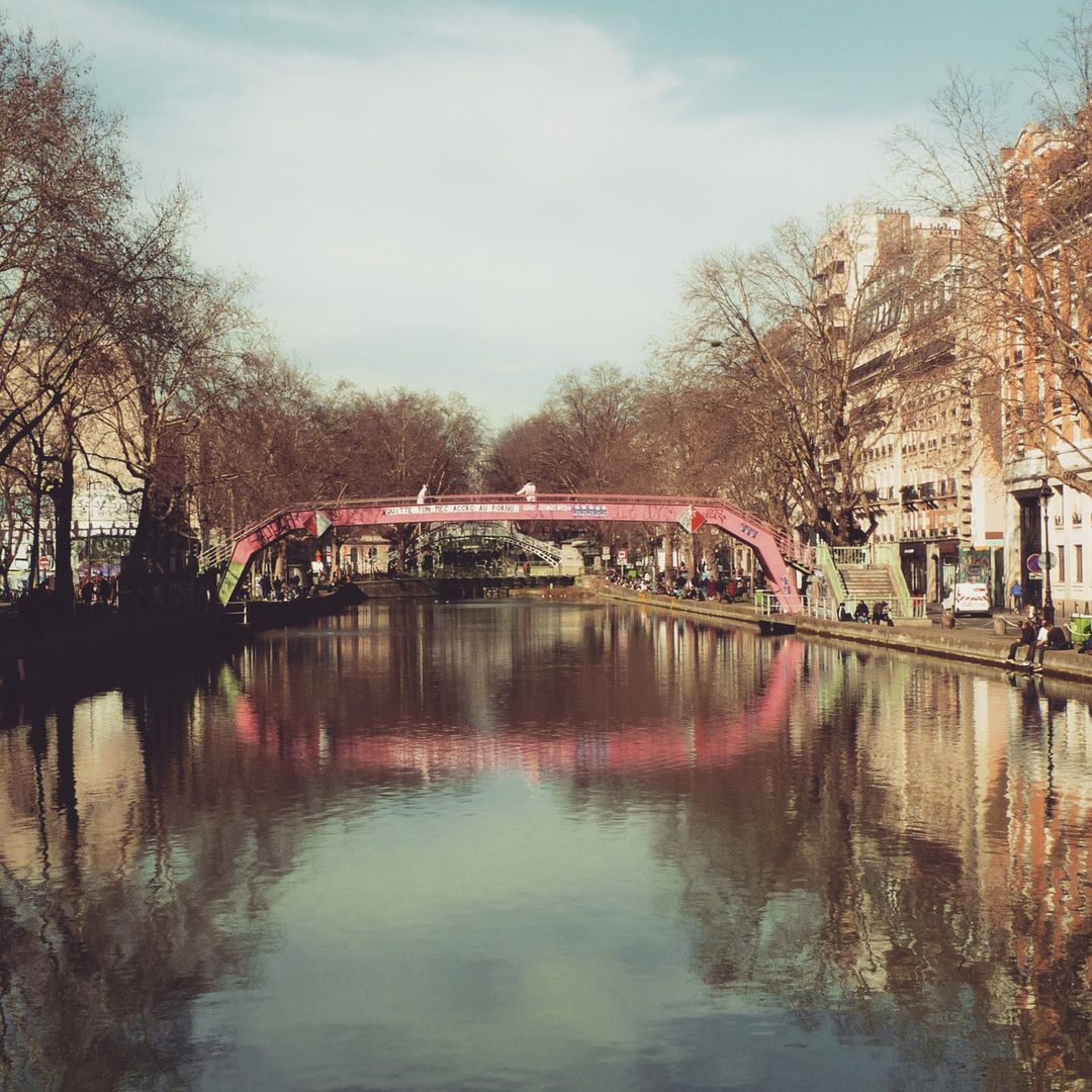 pianch_'s tweet photo. La passerelle Emmanuelle-Riva sur le canal Saint-Martin, à Paris.

#paris #canalsaintmartin #pink https://t.co/BwUA6SE7Bn