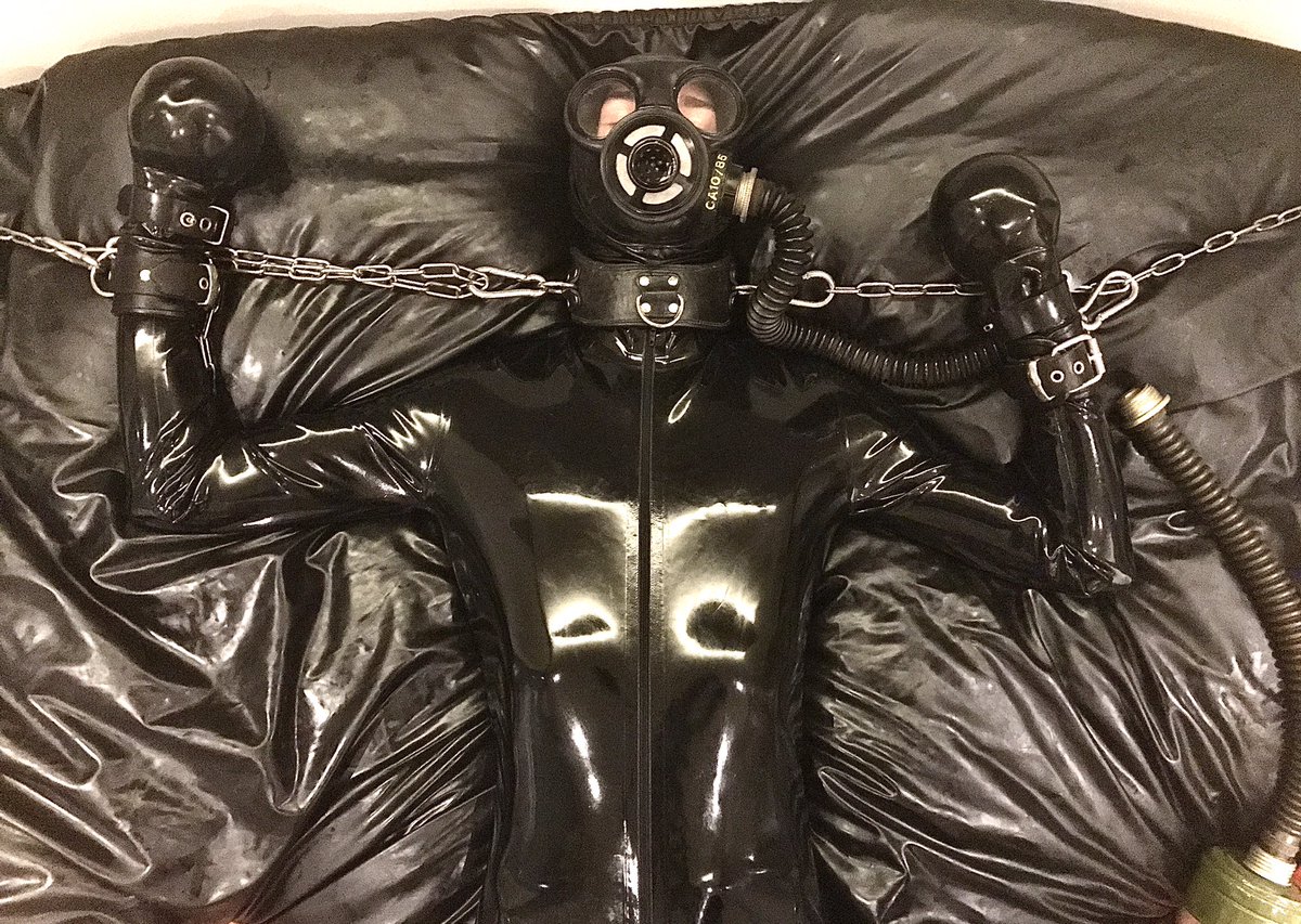 rubtron98's tweet photo. Just relaxing⛓ https://t.co/IQNjvul9ot