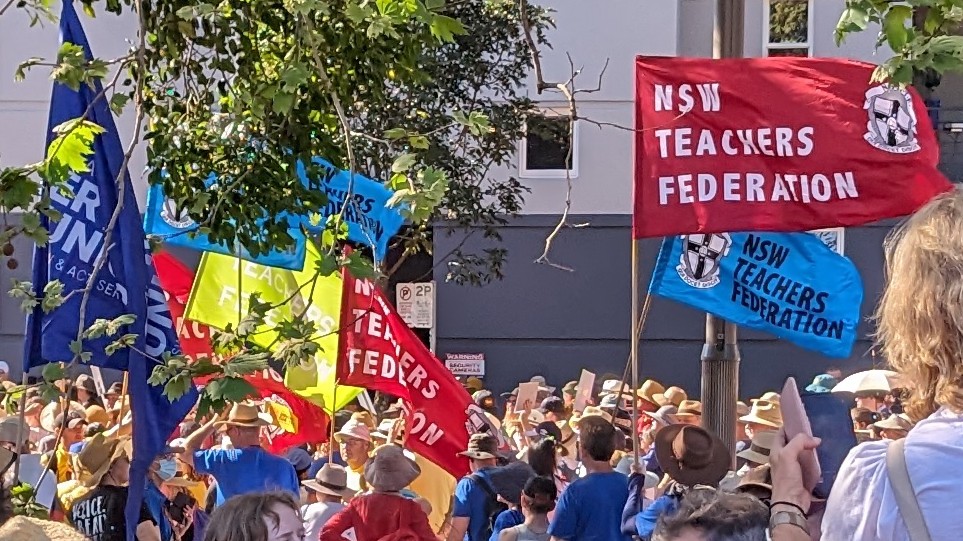 arpipillay's tweet photo. 🖤Walking on Gadigal Land
💛Walking in Unity
❤️Walking for 'YES'
@yes23au
#BayanamiArmy @TeachersFed https://t.co/MbXw9JeRID