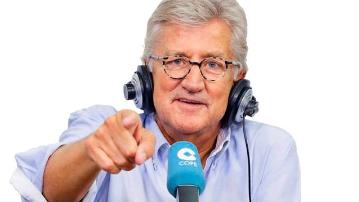 RajadoresFutbol's tweet photo. Que donde estés sigas diciéndole a los que te rodean que... "lo bueno no tiene precio, puritos Dux". Descanse en paz, Pepe Domingo Castaño, eterna voz del fútbol y la radio de nuestra Españita. Hoy rajamos a media asta 🫡. https://t.co/kbzRSa6wkl