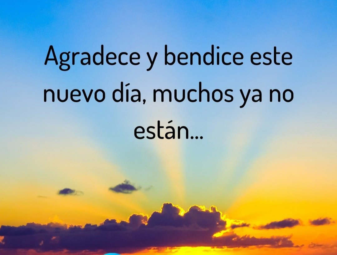 Hay que agradecerle a la vida por el.simple hecho de estar vivos, sanos y rodeados de personas que nos aman incondicionalmente..
Feliz domingo mi gente bonita 🌷☀️
