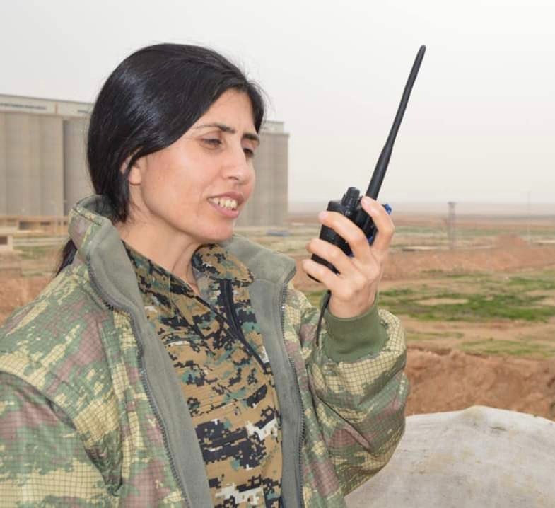 civaka_azad's tweet photo. Wer "Jin Jiyan Azadî" ruft, sollte die Jîna-Revolution im Iran genauso verteidigen wie die Frauenrevolution in Rojava. Der türkische Staat hat diese drei Kämpferinnen der YPJ in Nordsyrien ermordet, doch der Aufschrei in Deutschland und Europa bleibt aus. https://t.co/rFS9UKcGJj