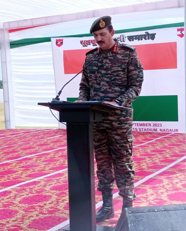 SWComd_IA's tweet photo. "Our Veterans,Our Pride"

ESM Rally at #Nagaur conducted by #RanbankuraDiv, witnessed mega participation of more than 3000 #ESM,NOKs &amp; #VeerNaris. GOC, #ChetakCorps applauded contribution of Veterans towards Nation building &amp; assured our commitment towards their well being. https://t.co/fhn4wVcPTU