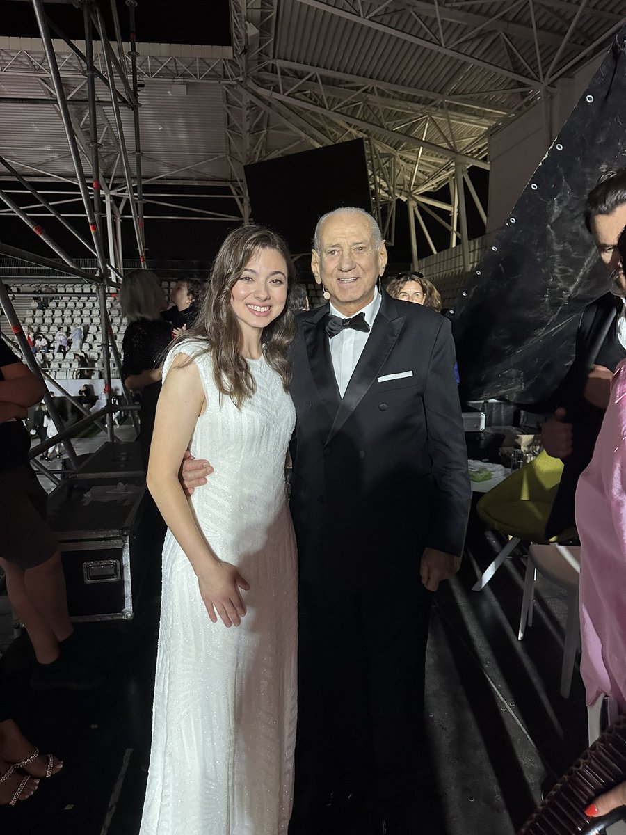 ItsLauraBretan's tweet photo. La mulți ani maestru ❤️
#anniversaryconcert #longlivemusic #zamfir https://t.co/TMMBAMSFdk