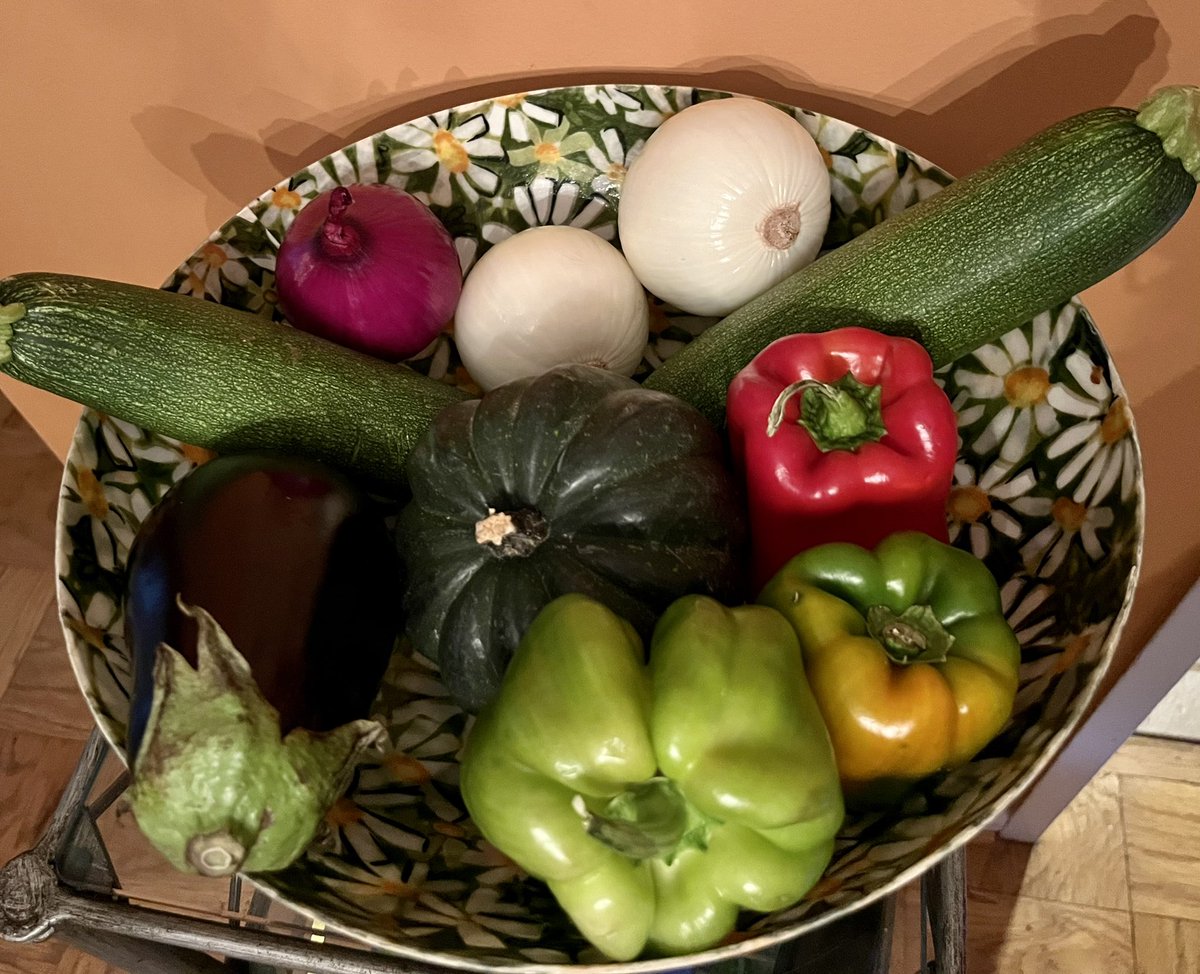 MoWino_com's tweet photo. Going to be a great week w/ this beautiful bounty from my local #farmersmarket @udcvnmarket @VanNessMainSt  #farmtotable #supportlocalsaturday https://t.co/YuKap8xNKF