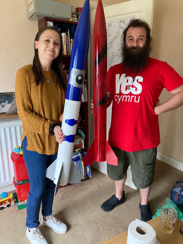 Sorry for not posting on #OwainGlyndwrDay, I was attempting my level 1 rocketry certification. However, I was sneakily representing the cause under my uniform!

@YesCymru