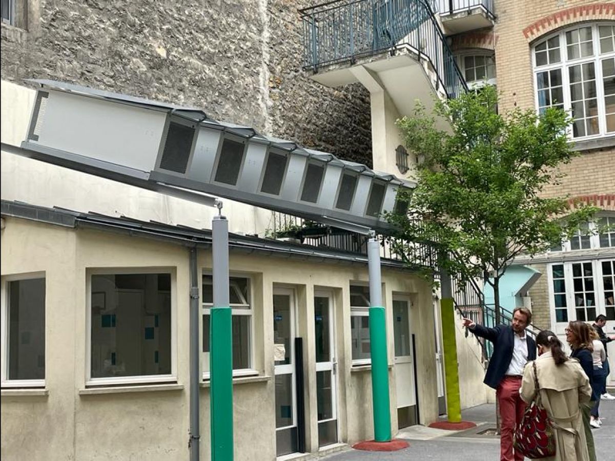 LMPositif's tweet photo. 🇫🇷 La société Aérophile a installé des filtres à particules fines révolutionnaires dans une école parisienne. Le premier test offre des résultats stupéfiants en diminuant drastiquement les particules fines et les virus ! ❤

📸 Aérophile https://t.co/UJYPTPmsha