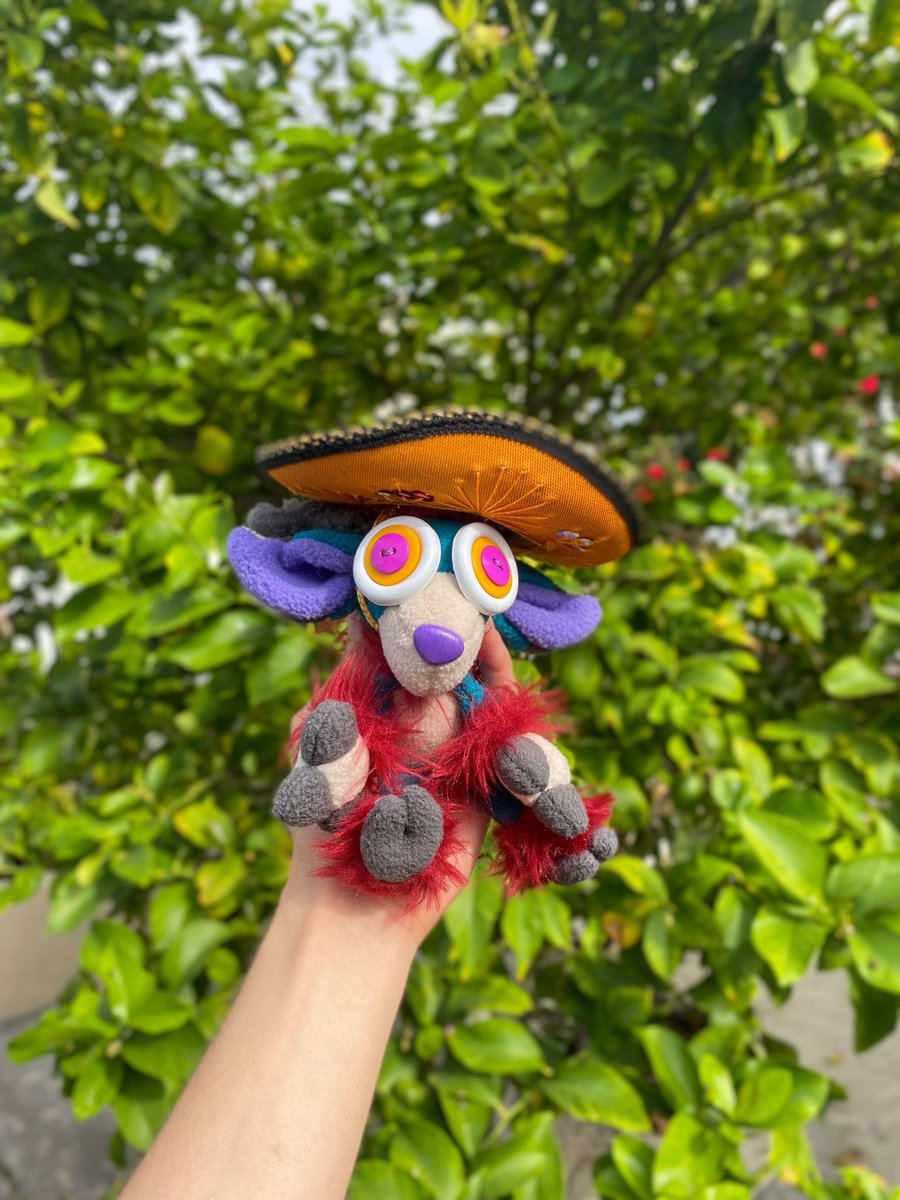 Senor_bulbasaur's tweet photo. Friend Shaped :) 
Plushie made by my amazingly loving bf @DaSoupGuy https://t.co/v5iGgULs45