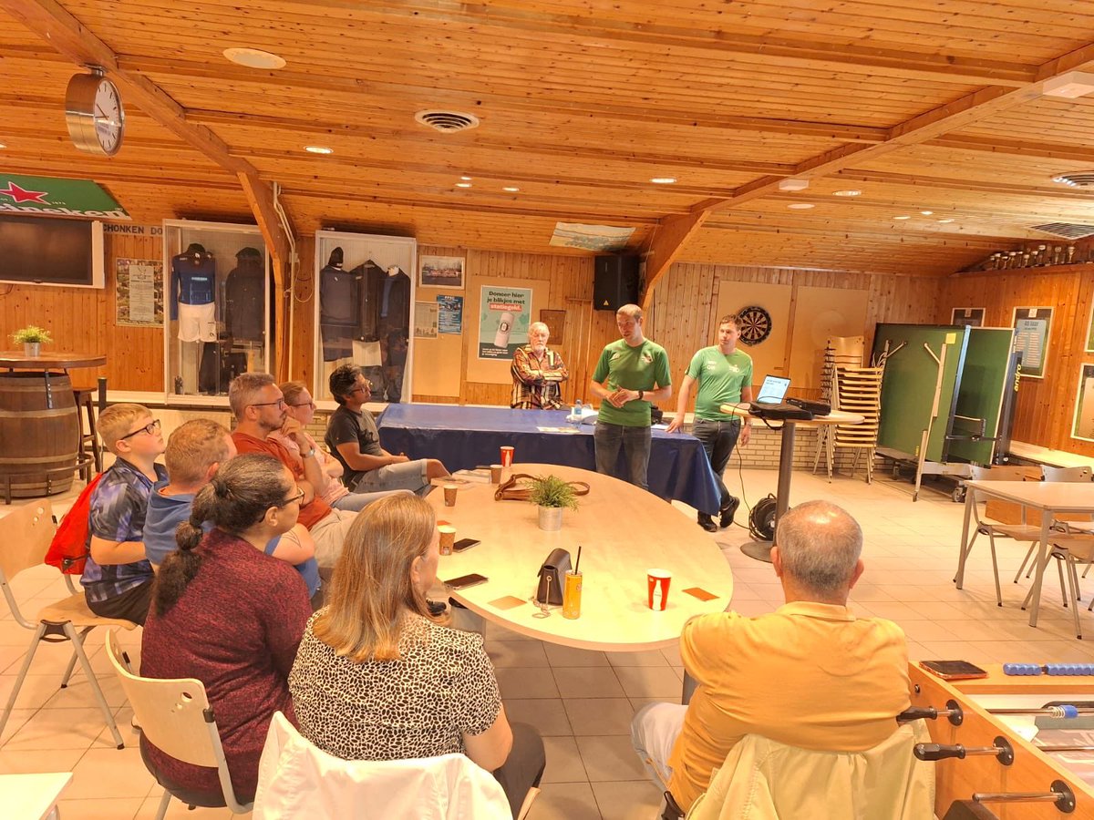 rsvnet's tweet photo. Afgelopen vrijdag was de RSV te gast bij PPSC om iets te vertellen over het prachtige scheidsrechtersvak. Middels een interactieve presentatie werden ouders, trainers en spelers geënthousiasmeerd voor de leukste hobby van de wereld. Hopelijk smaakt het naar meer! 😃 https://t.co/a5LHs6b58H