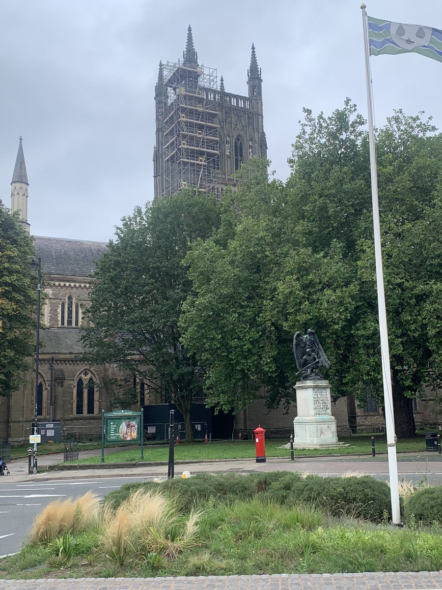 rchapman_74's tweet photo. A pleasure to read @WorcCathedral at this morning’s #SungEucharist  as part of #OVWeekend. @KingsStAlbans girl choristers were in fine voice! @WorcCathMusic @CSAChoir @iapsuk @Old_Vigornians https://t.co/VaZdHZz6WD