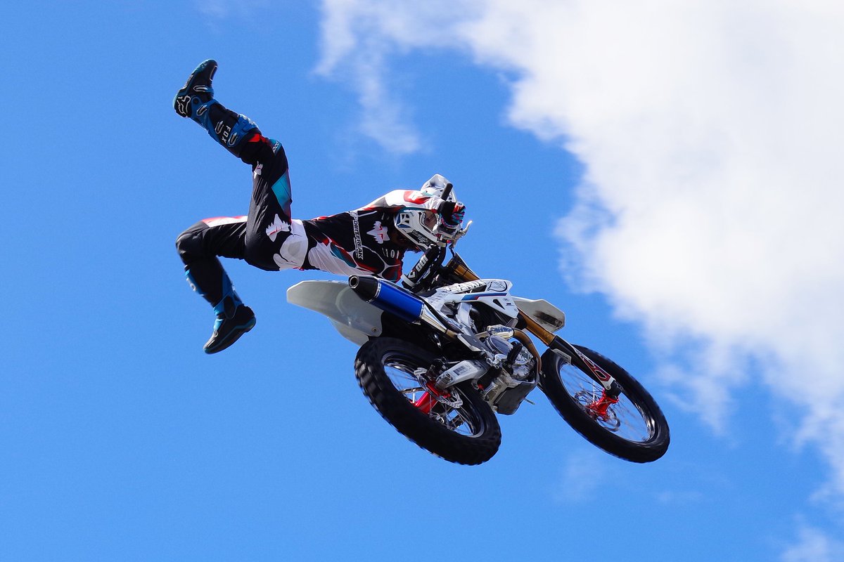 YZ85000X's tweet photo. かっこよすぎ🔥
これ浜松オートで明日も見れるんやで！？
#浜松オート
#FMX
#FMXSHOWCASE https://t.co/OfgonzXsL9