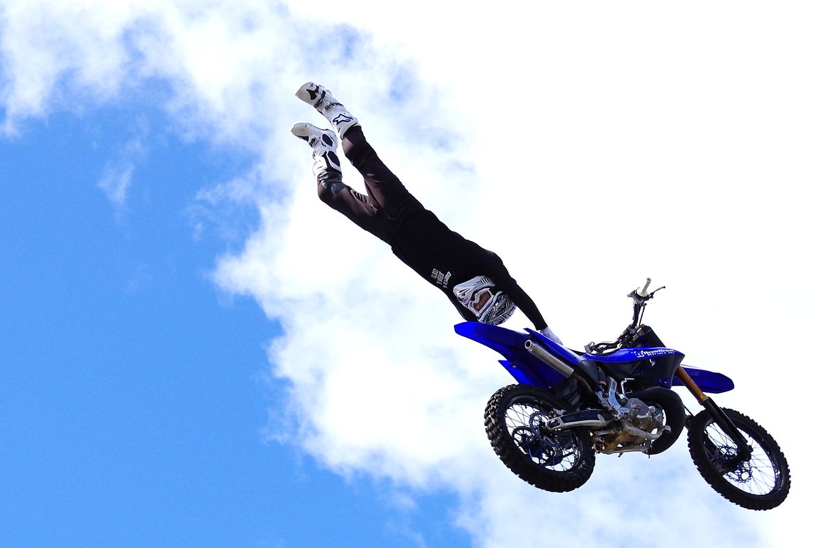 YZ85000X's tweet photo. かっこよすぎ🔥
これ浜松オートで明日も見れるんやで！？
#浜松オート
#FMX
#FMXSHOWCASE https://t.co/OfgonzXsL9