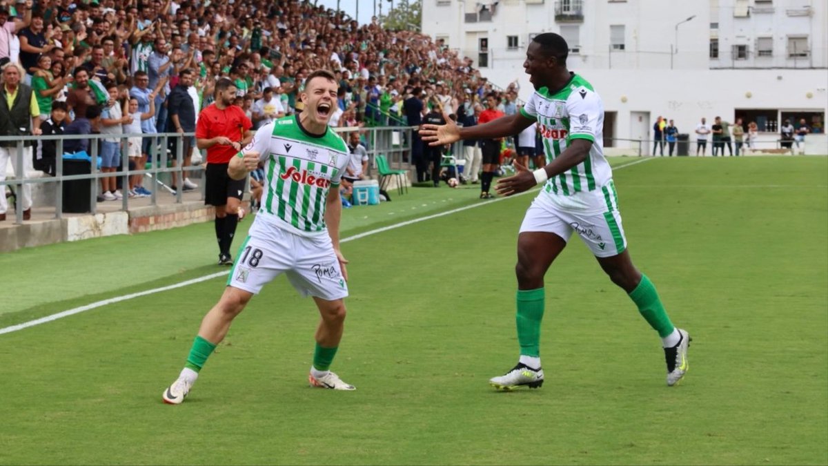 futboldbronce's tweet photo. Lo de @MwepuFrancisco está siendo de absolutos LOCOS 🤯

Hat Trick y pichichi de #PrimeraFederación ⚽ https://t.co/JqGbsjvmNS