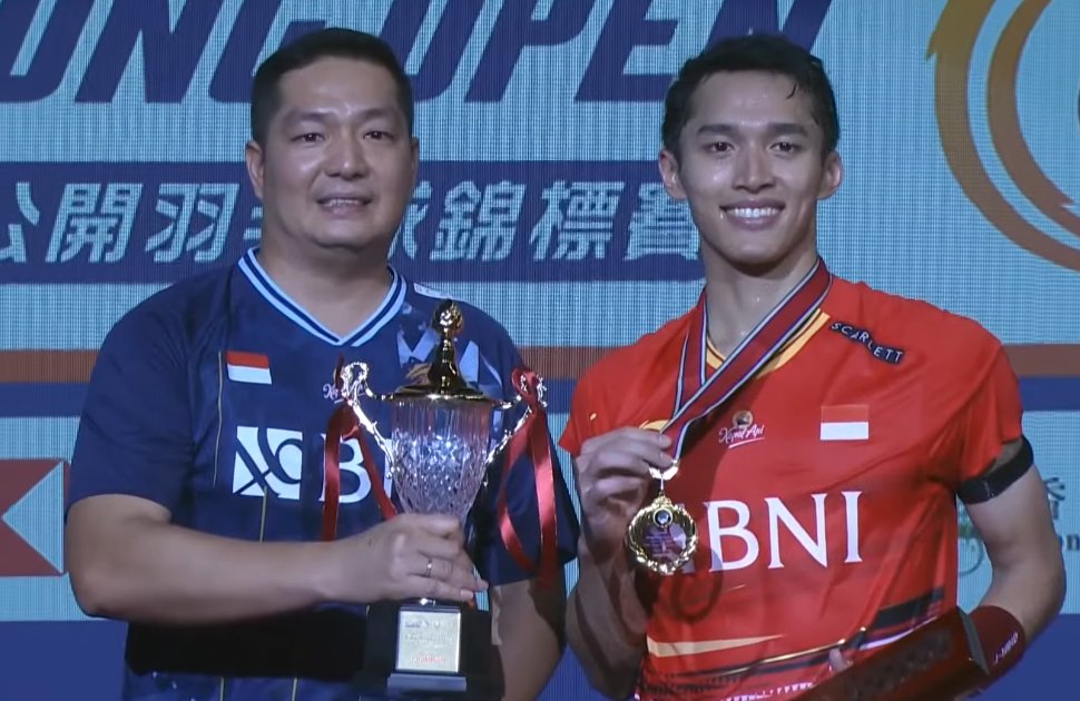 BadmintonTalk's tweet photo. #HongKongOpen2023 - Men's Singles

🥇Jonatan Christie (INA)
🥈Kenta Nishimoto (JPN)

Congratulations to both players!