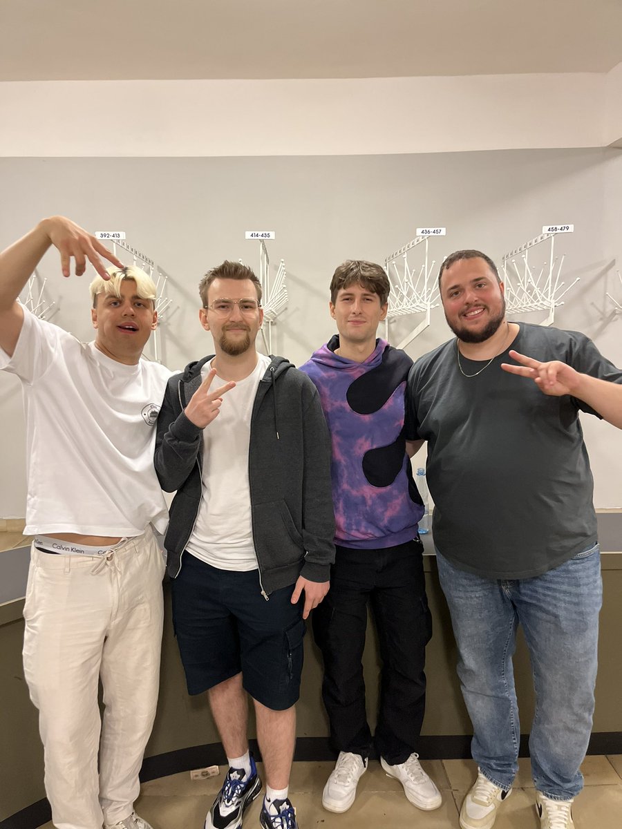 rex2go's tweet photo. war übrigens sehr cool die atzen mal irl sehen zu können
in berlin gibt’s dann ein bodenloses wiedersehen #EDELTALK #EDELTALKlive https://t.co/4jLYRAwOn7