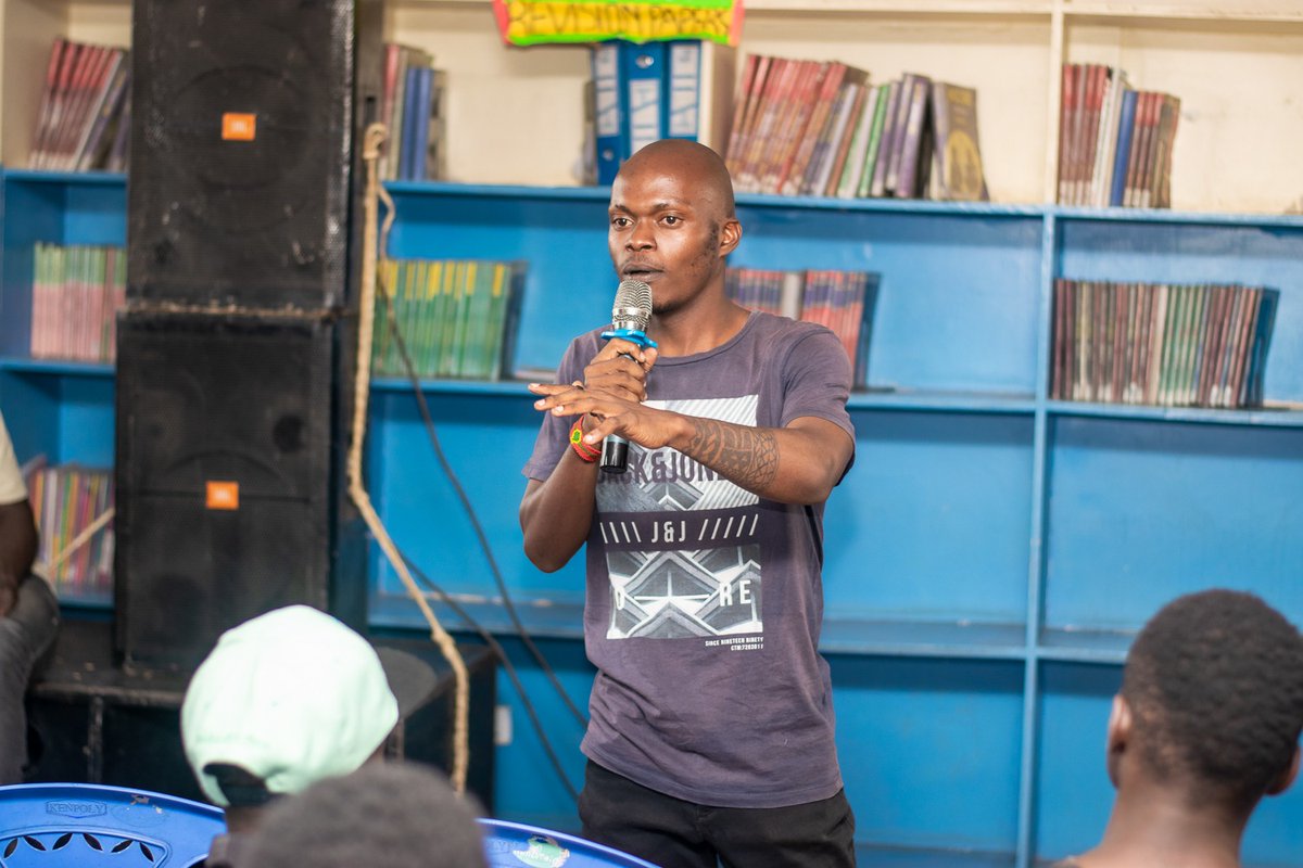 mukuru_cjc's tweet photo. Change does not roll in on the wheels of inevitability, but comes through continuous struggle and so we must straighten our backs to hold our leaders accountable for a better community and a country.
#StoryZaBase
#YouthVoice https://t.co/ekTAmIxnr0