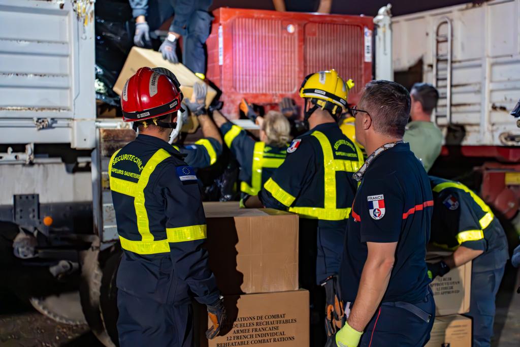 <a href="/CdCMAE/">Centre de Crise et de Soutien</a> et <a href="/AmbaFranceLibye/">La France en Libye 🇨🇵🇱🇾</a> mobilisés à #Derna pour répondre aux besoins des populations libyennes touchées par les inondations.

 ➡️ Déploiement d'un hôpital de campagne de la <a href="/SecCivileFrance/">Sécurité Civile</a> @ 🇨🇵 au plus près des victimes 🇱🇾 .

<a href="/MinColonna/">Catherine Colonna</a> <a href="/Mostafa_Mihraje/">Mostafa_Mihraje</a> <a href="/AClaireLegendre/">Anne-Claire Legendre</a>