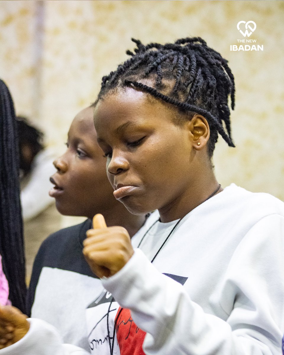 WeAreTheNew_Ib's tweet photo. We give every praise to our God and every word of worship in one accord. 

#wearethenewibadan 
#TBC3   #ilovethischurch https://t.co/0snZqbmee1