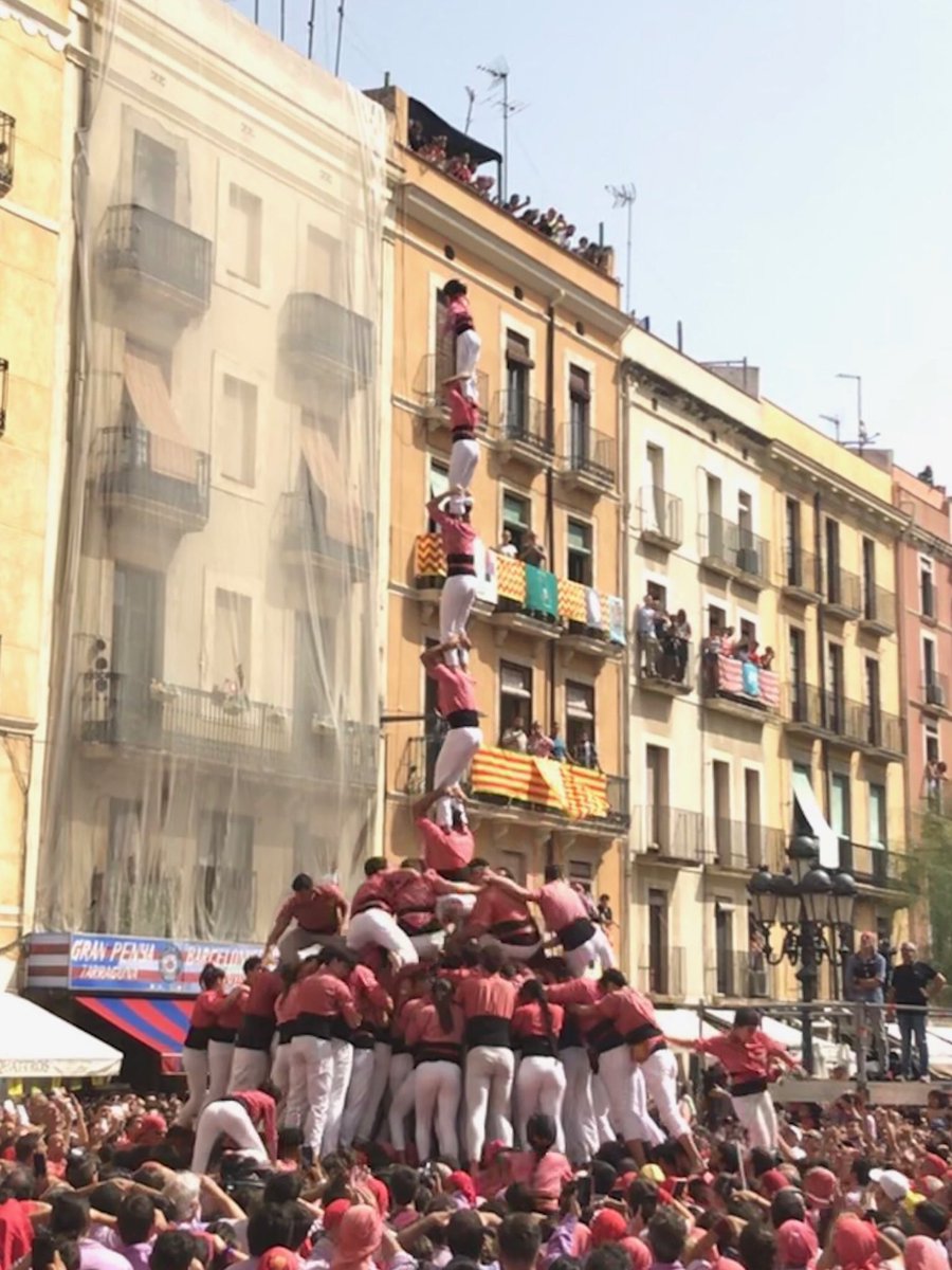 collavella's tweet photo. A la primera ronda per Santa Tecla, descarreguem el 4 de 9 amb folre i pilar. #castells https://t.co/fg6bvui2Xj