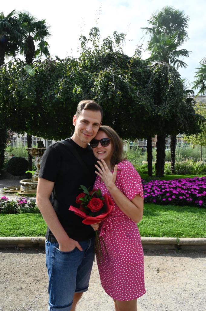 SabineFlarer's tweet photo. Wir freuen uns mit den Frischverlobten, Heiratsantrag am Ort des ersten Dates🥰 @AnnalenasBlog - Kompliment an @laura_ganner für das Fadenziehen hinter den Kulissen https://t.co/Pht3jxNGrI
