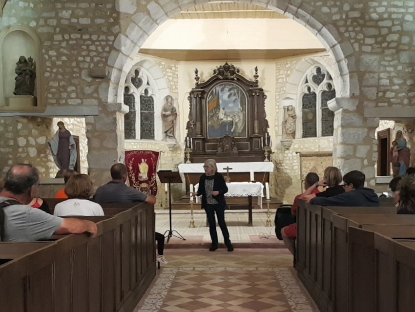#Journeesdupatrimoine 🌟Marche aux flambeaux hier soir entre St-Pierre-du-Vauvray et Porte-de-Seine, avec l'évocation des haleurs et mariniers, suivie d'une visite-conférence de notre église, et d'un joyeux pique-nique dans les jardins de la mairie. Merci à tous nos bénévoles !