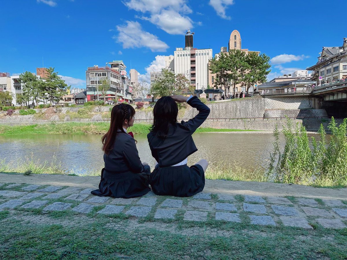 Teru_Ikuta's tweet photo. #ふたかお京都 お渡し会ありがとうございました！やっと京都の地でふたかお揃ってイベントできたよ〜🥹
会いに来てくださった皆様！ありがとうございましたっ✨絶対また来るぞ京都！！

ふたかお思い出の地、鴨川の河川敷で写真も撮れました🌸🌱💓
次はバンドライブでお会いしましょう🦒
#スタァライト https://t.co/RgYBOYfePp