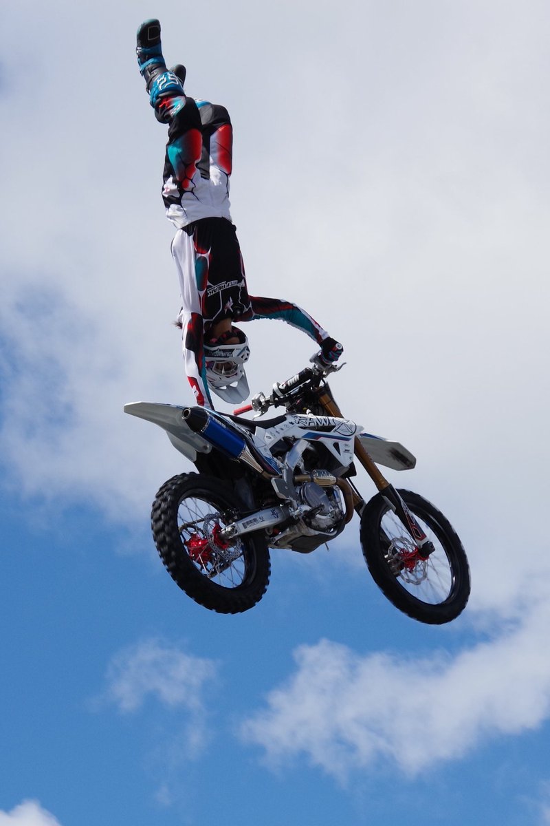YZ85000X's tweet photo. FMX+青空=最高🌞 https://t.co/yLCytW50xS