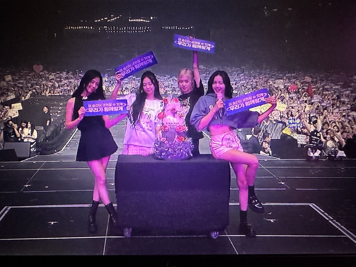 lebe_17_08's tweet photo. THANK YOU #BLACKPINK 🙏🖤💗♾️🧿🥹🥹🥹🥹🥹🥹🥹

BORN PINK TOUR FINALE
#블랙핑크_블링크_영원토록_함께해
#BORNPINK_FINALE 
#BORNPINKinSEOUL_FINALE 
#BORNPINKinGOCHEOKSKYDOME https://t.co/AwrTXofuN1