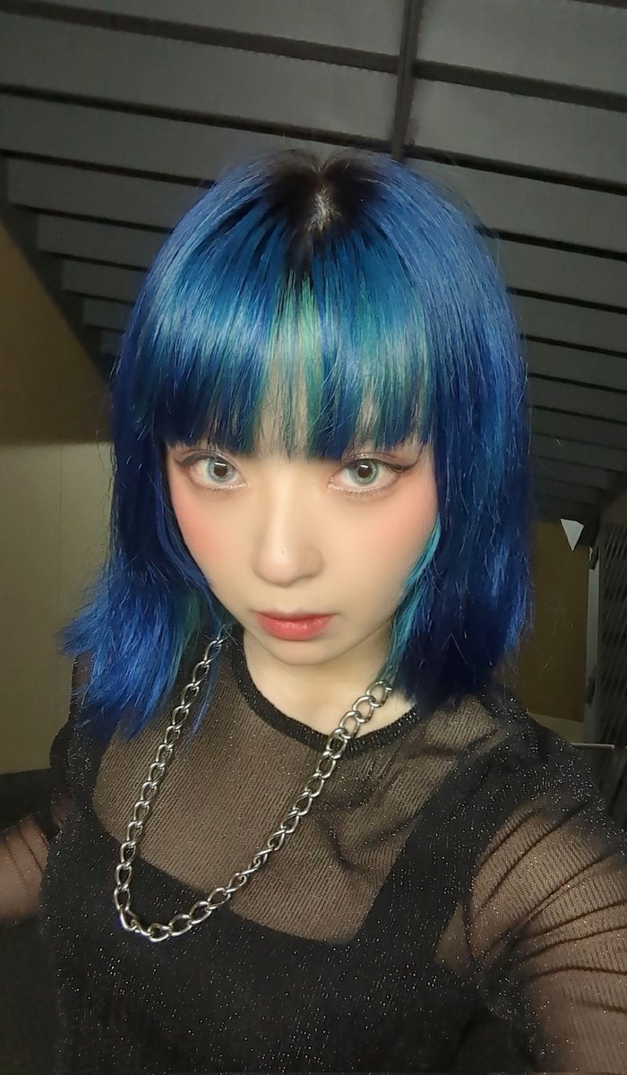 2_chiugiu's tweet photo. カラーバターライフに染まってくると色同士で混ぜるのが当たり前になってきますが
そのままでもこんなにカワイイ！
内側と軽く分けて表面はロイヤルブルー、内側はクリアクリームで1:1に割った水色にしました
 #エンシェールズ47 https://t.co/o4I7RTanAf