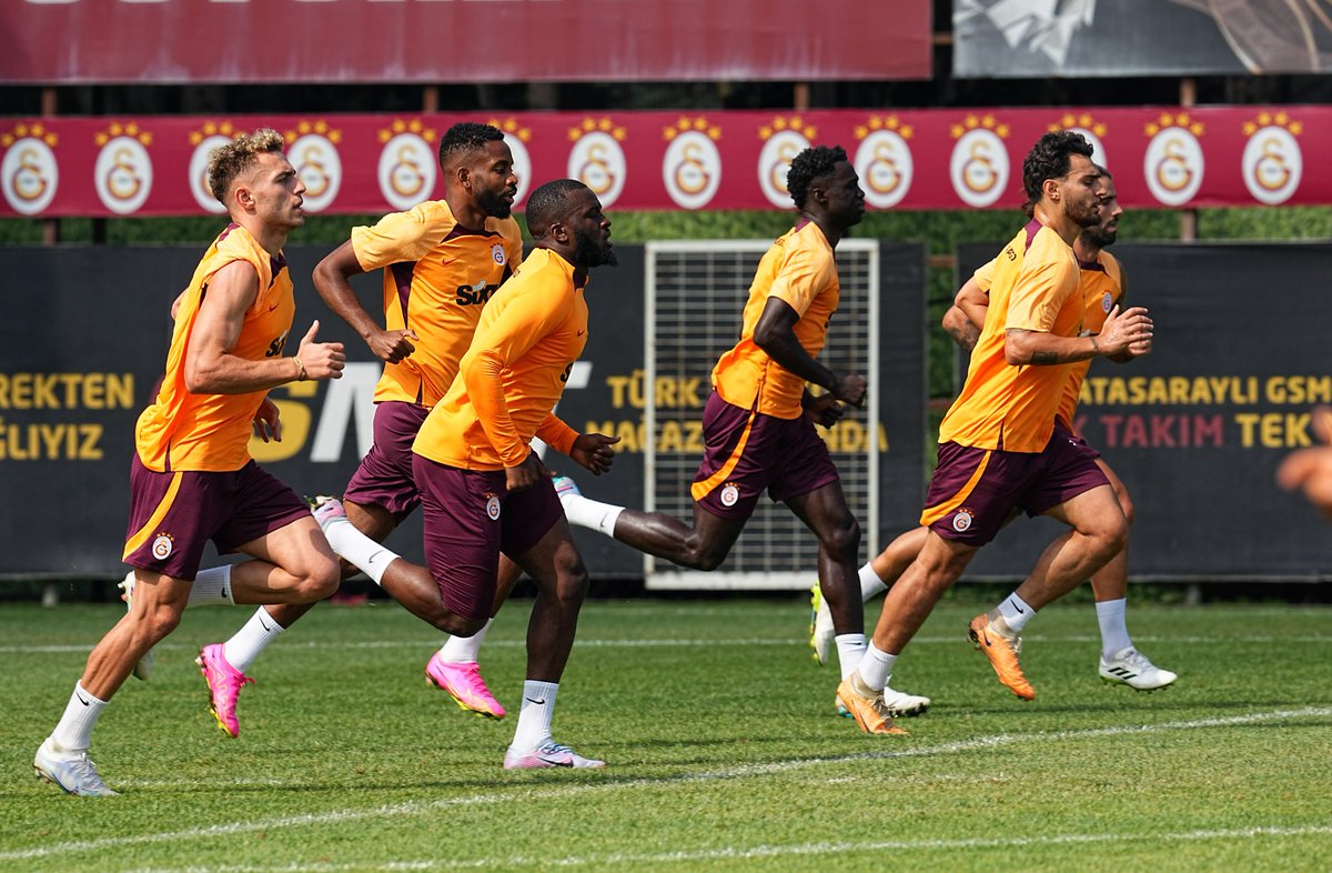 galateaming's tweet photo. Kopenhag maçı hazırlıklarına başladık.
The Championssssss🎶
#GSvKOP #Galatasaray #UCL 
___
Galatasaray - Kopenhag/ Okan Buruk/ Mauro İcardi/ Kerem Aktürkoğlu/ Zaha/ Ziyech / Pazar / Davinson Sanchez / Abdülkerim Bardakçı https://t.co/UzMC25EVdV