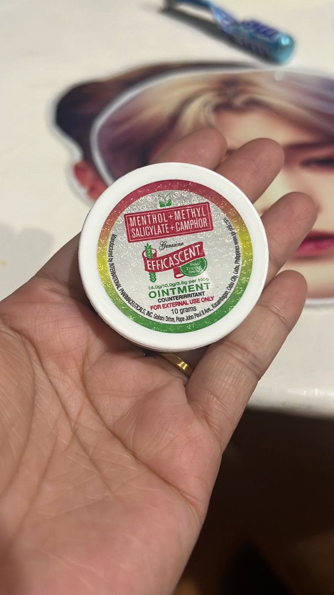 mkai_chan's tweet photo. So nag agawan ng freebies sa fanzone, this is the best one I got hahaha. nung kinapkap ko ang box eto nakuha ko. Thank you so much whoever you are. pa tag na lang her😂😂🤣🤣❤️❤️❤️ A lifesaver sa masakit na tuhod ni ante . #ATEEZatTheBigDome  #fanzone https://t.co/kpSbMq1HeO