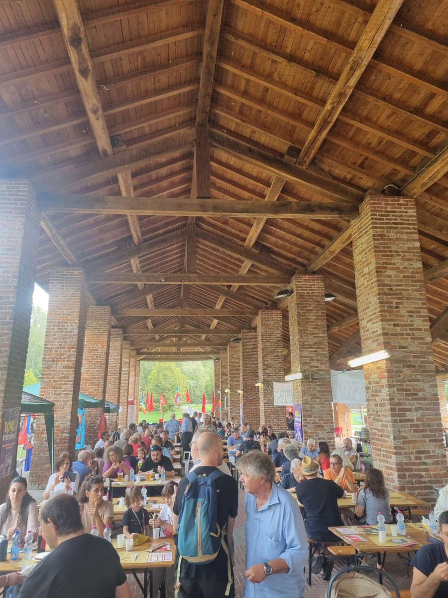 Oggi pienone anche a pranzo! Si sta insieme tutto il giorno e alle 18,30 arriva <a href="/maurizioacerbo/">Maurizio Acerbo</a> #rifondazioneinfesta  ✊