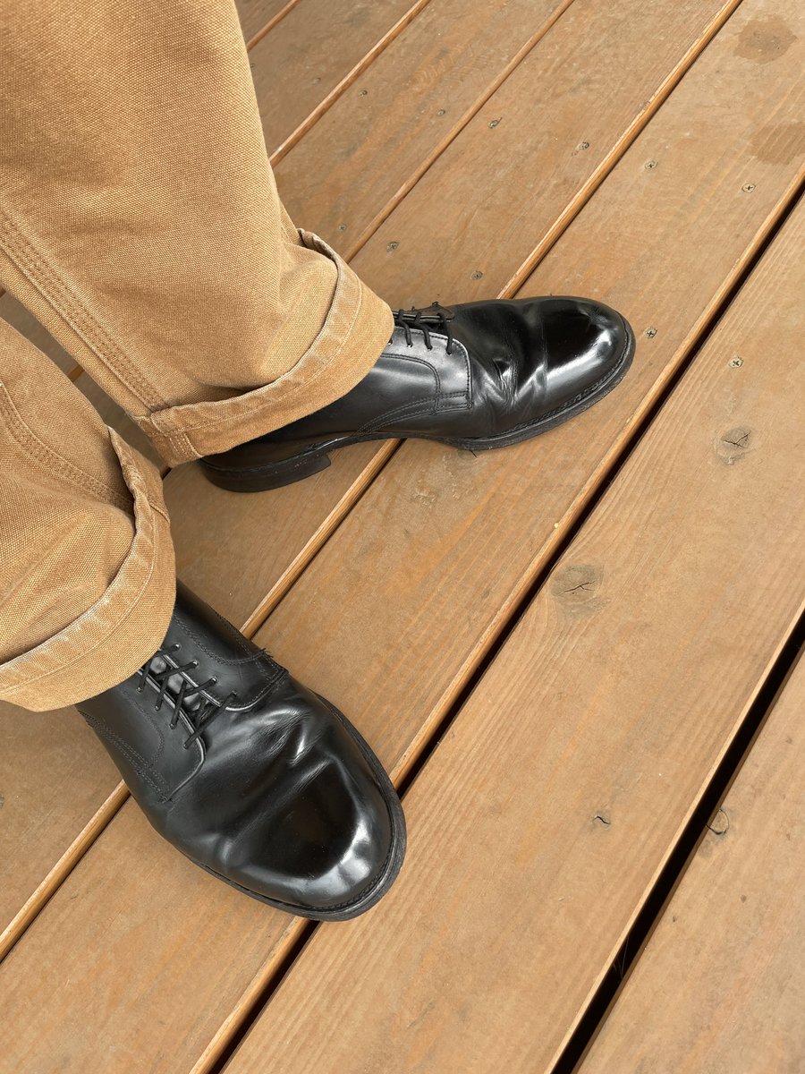 BlogMaaasa's tweet photo. us navyのサービスシューズ買いました！

サイズもジャストサイズでめっちゃかっこいい！

でも、革の表面を触ると手が黒くなるんですが、これって通常なんでしょうか？

補色した色を拭き取ってないだけ？
この手の革靴初めてでして、知っている方いたら教えていただけませんか？ https://t.co/XPHZbUFT1V