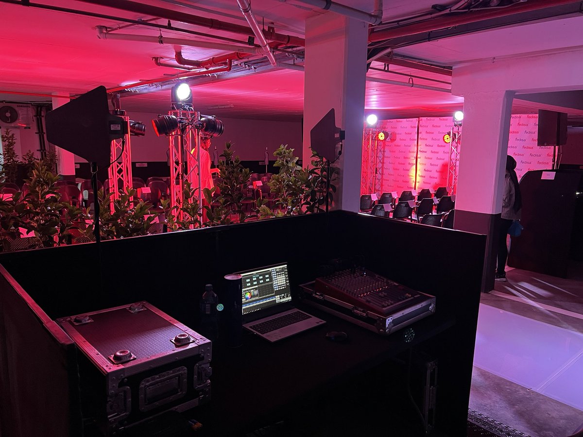 LamproEvents's tweet photo. The Lampro crew doing what they do best for the 3rd FEDISA Sandton fashion flash. Thanks so much to Janine Starkey & the whole Fedisa team for putting together an awesome show. We’re looking forward to the next one!
#fashionshow #rampmodel #LightingDesign #events https://t.co/J0QzSnEkQ3