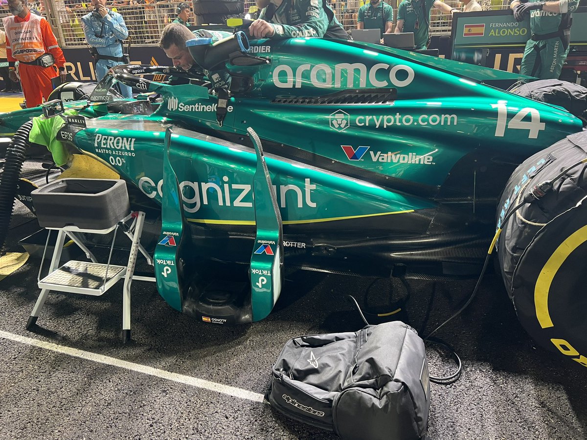 cryptocom's tweet photo. Ready to roll for the #SingaporeGP https://t.co/8aCuU2lvbI