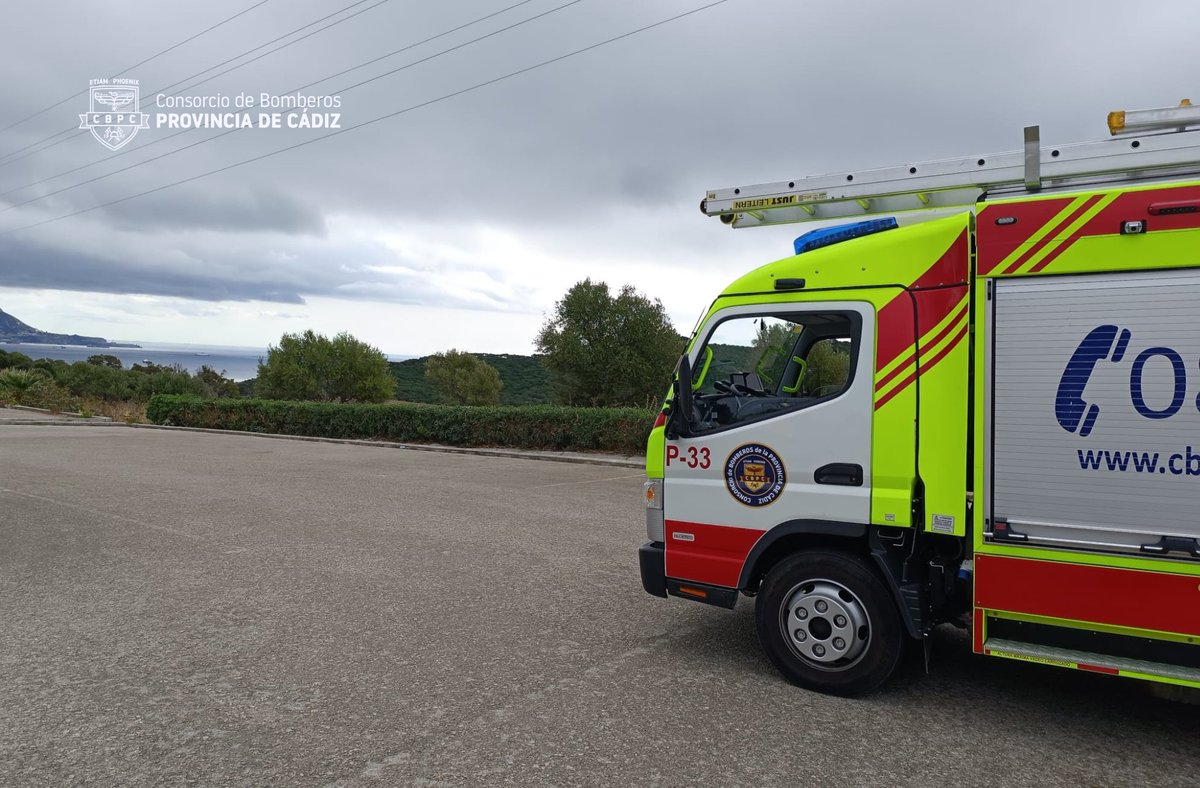 BomberosCbpc's tweet photo. ▶️ La delegación del Gobierno de la Junta de Andalucía activaba en la madrugada el Plan 1 de Emergencias por Incendios Forestales y a las 6,10 horas se desactivaba.

#Bomberos del Parque de #Algeciras estuvieron hasta las 7h. El incendio permanece activo con evolución favorable. https://t.co/68wOKoBhnJ