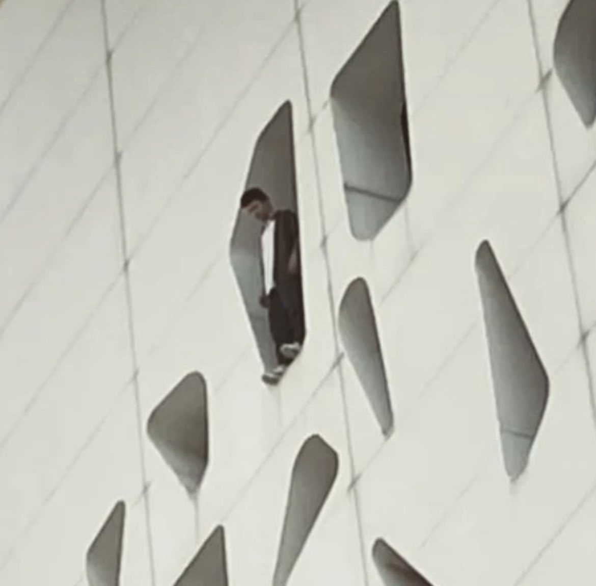 وقتی به دختر شیراز گفتین چقد شجاع بود نتیجش میشه این 🙂: