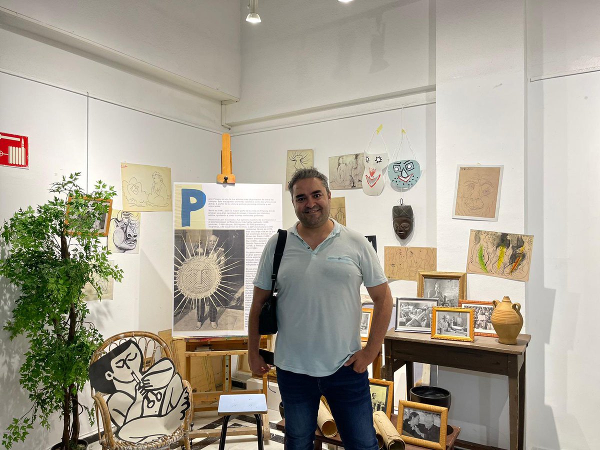 Nuestros ediles <a href="/vlopezroncero/">Vicente López-Peláez Roncero</a> y <a href="/joseluispuebla5/">JOSELU</a> han acompañado a la escritora madrileña  Lurdes Fernández en la presentación de su novela policiaca "Sin Miedo". 

Su personalidad llena de dinamismo, energía y entrega aseguran una novela trepidante llena de intrigas.
#Valdemoro